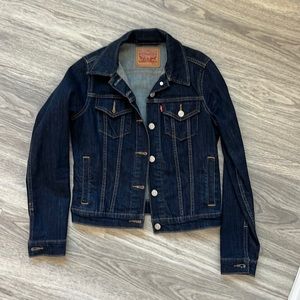 Levi’s women’s size small dark navy denim jacket